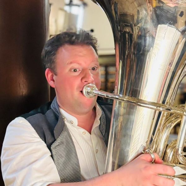 Nicolas Huckert an der Tuba